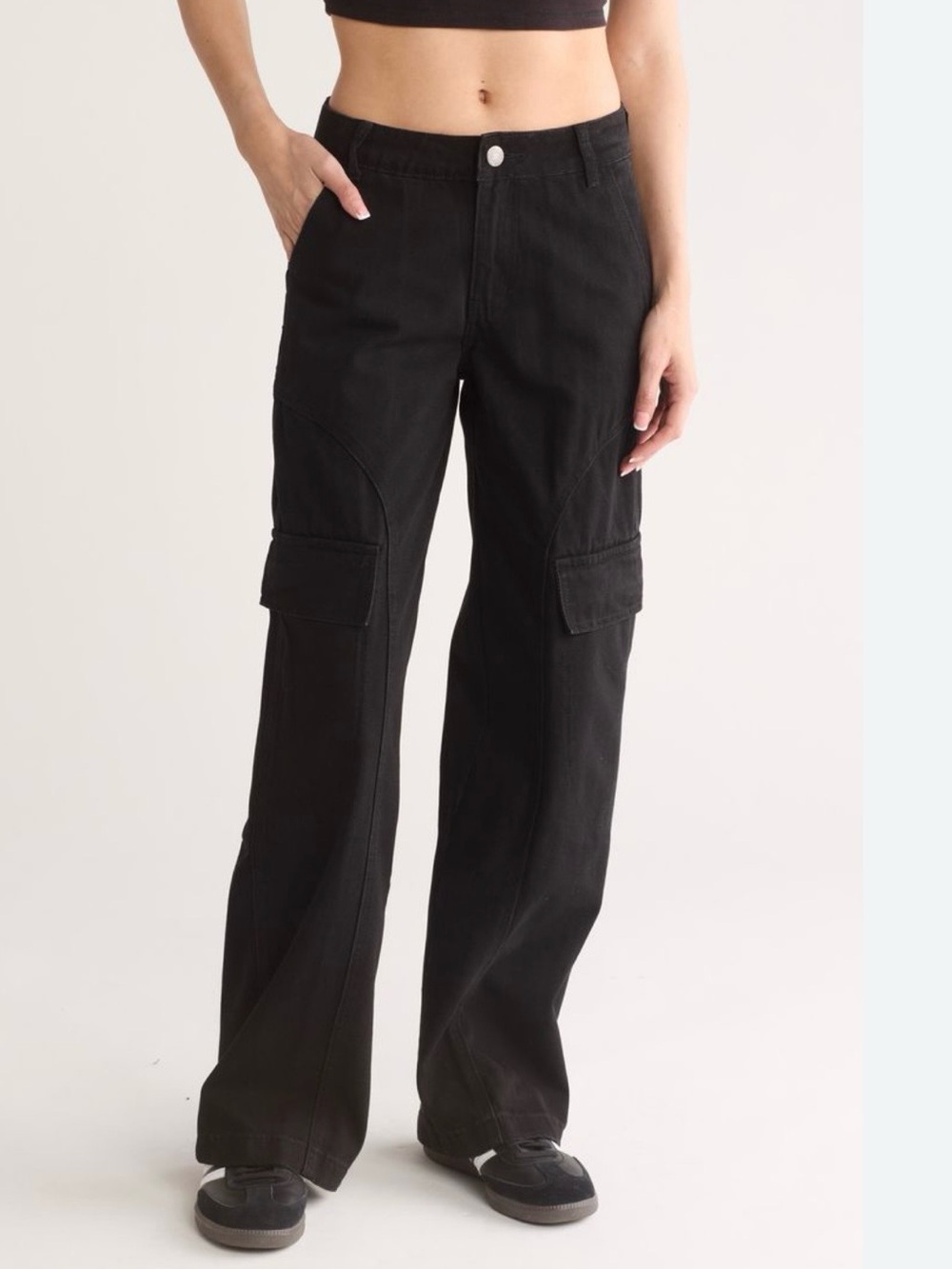 Flying Angle  women’s 7(28) high -rise cargo jeans, black color new with tags‎